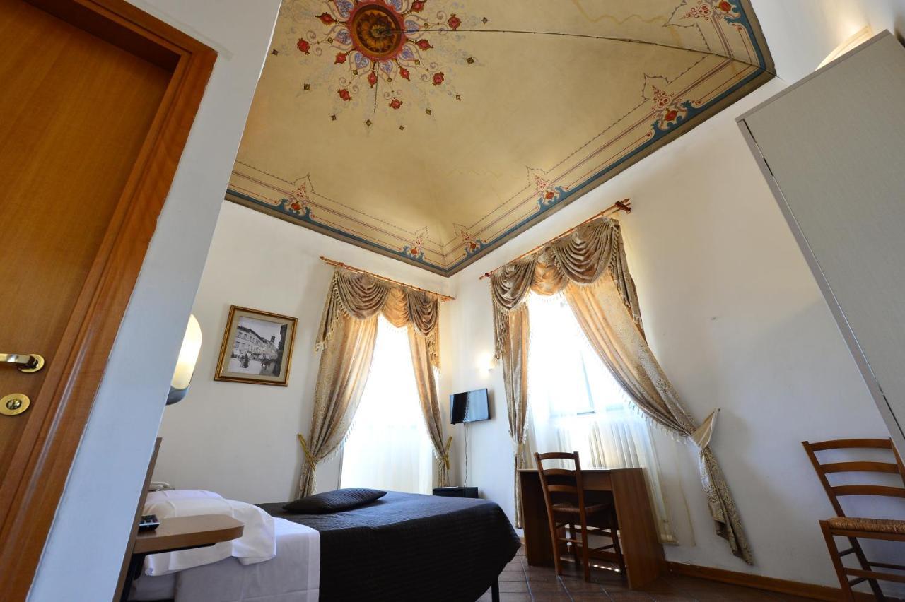 Iris Hotel