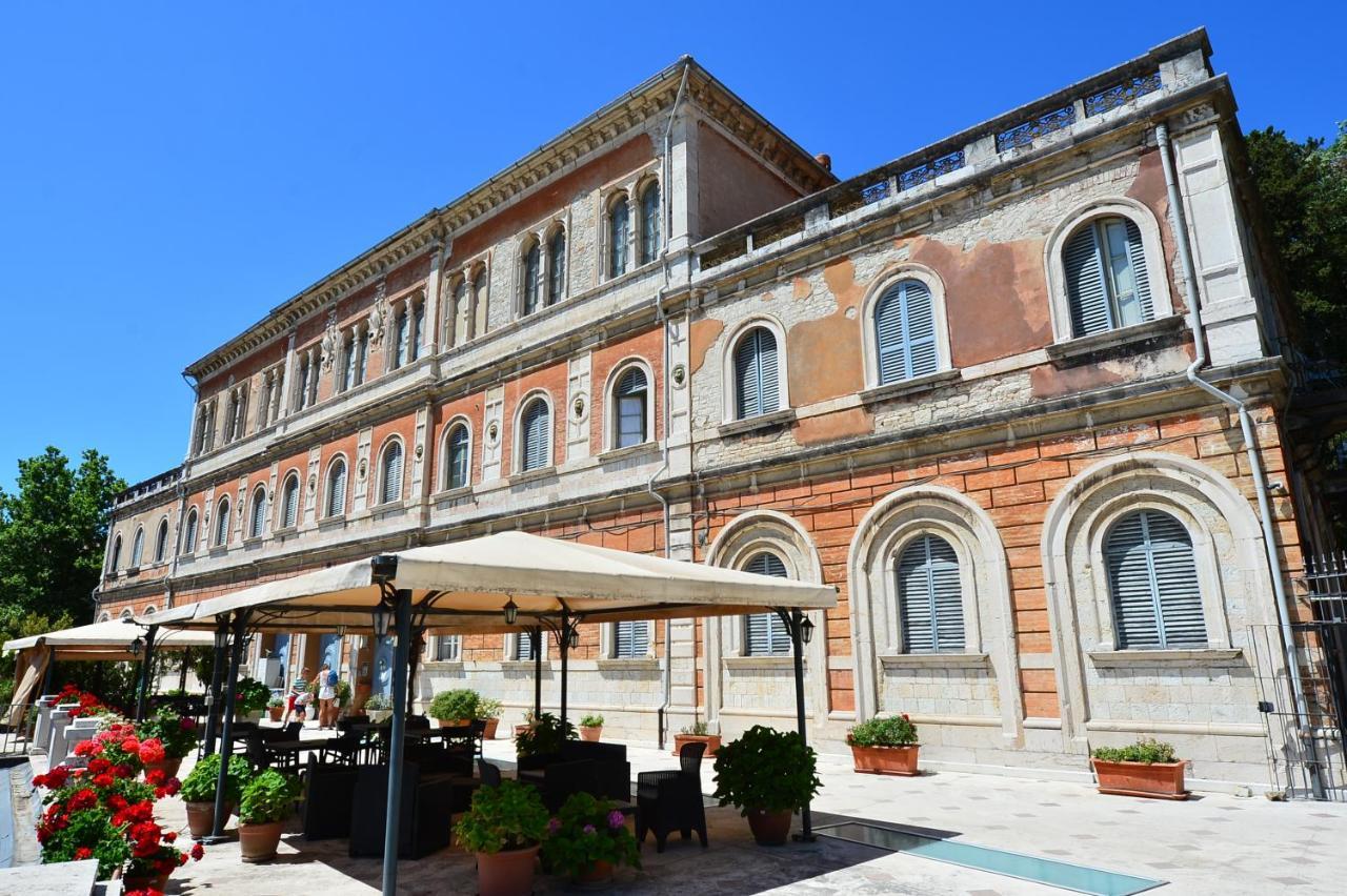 Hotel Iris